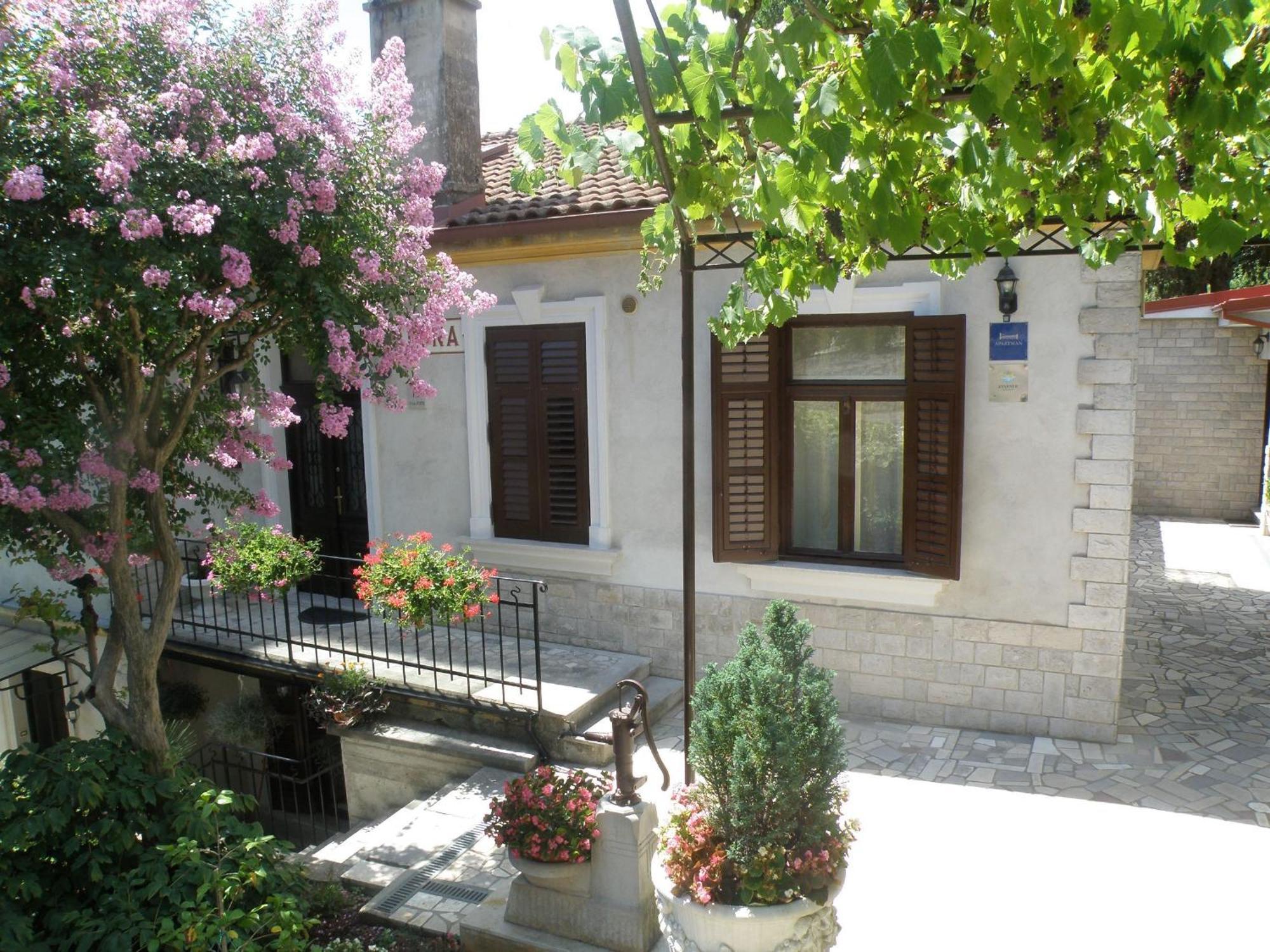 Apartments Villa Salona Opatija Pokoj fotografie